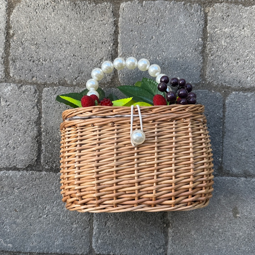 MONNALISA
Fruit basket purse. Pearl beaded handle
NWOT